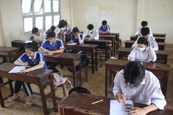 Is The Homeroom Teacher Included In The Emulation And Commendation Council  Of The Center For Vocational Education And Continuing Education In Vietnam?