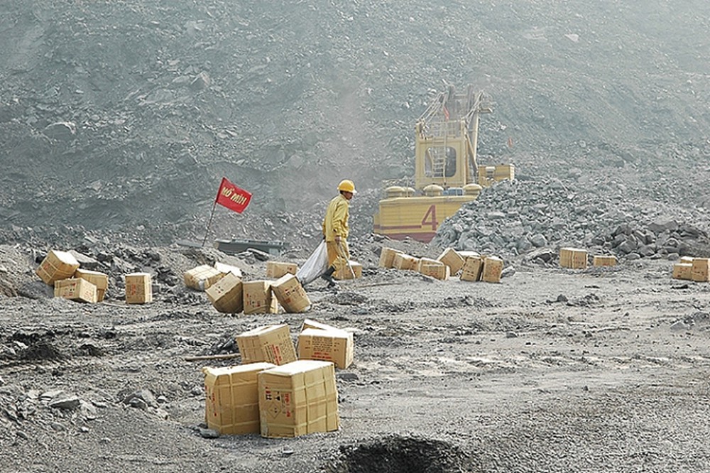 safe  distance  from  the  blasting  site  to  the  project,  Circular  32/2019/TT-BCT