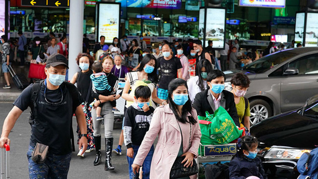 People's Committee of HCMC's request: People continue to wear masks in public places