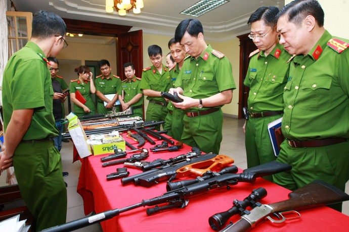 Đề nghị cấp GP mang vũ khí, công cụ hỗ trợ vào, ra khỏi Việt Nam, thông tư 50/2014/TT-BCA