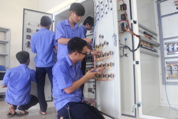 Industrial Electrical Installation and Control Techniques at Collegial Level, Circular 48/2018/TT-BLDTBXH