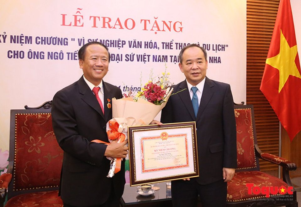 Tiêu chuẩn xét tặng kỷ niệm chương  của cá nhân công tác trong và ngoài Ngành, Thông tư 11/2014/TT-BVHTTDL 