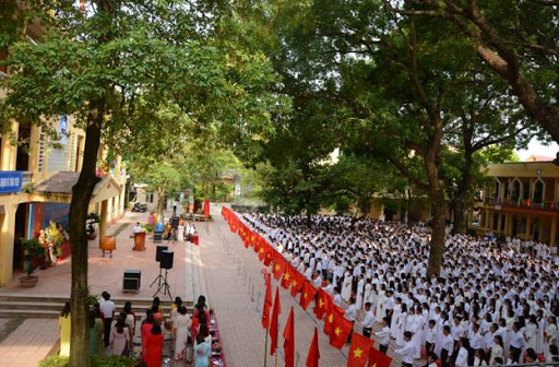 The emulation and commendation council of upper secondary schools in Vietnam shall be established by the principal 