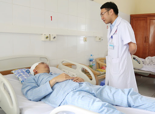 Vietnam: Clinical pharmacists shall exchange information with the medical doctors to optimize the drug use