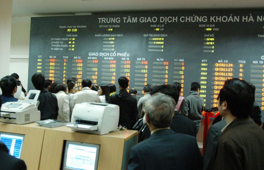 A fine of up to VND 2,000,000,000 for act of making, certifying the falsified dossiers for securities listing in Vietnam 