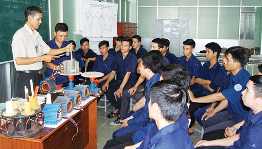 09 Conditions for opening training majors of professional intermediate level in Vietnam