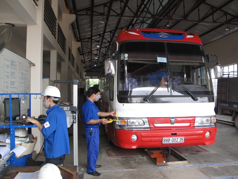 Cán bộ đăng kiểm phải đáp ứng về tiêu chuẩn nhân viên nghiệp vụ, Thông tư 42/2012/TT-BGTVT 