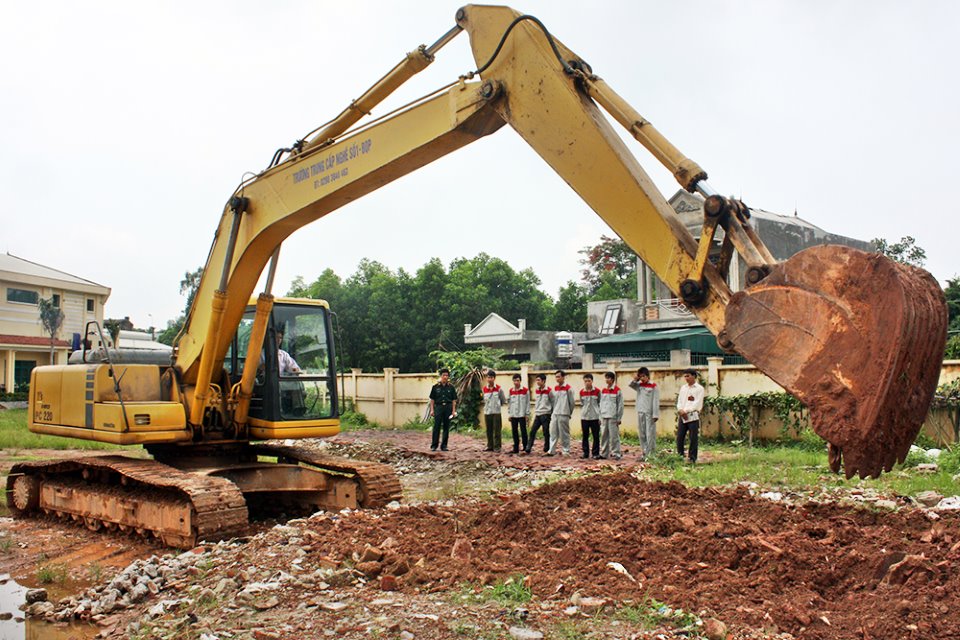 Kiến thức và kỹ năng của ngành vận hành máy thi công nền trình độ trung cấp, Thông tư 50/2018/TT-BLĐTBXH 