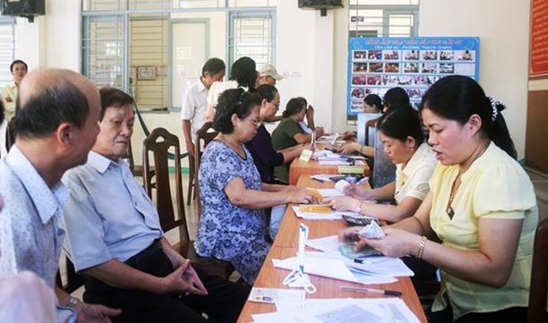 Procedures for receiving pensions and monthly benefits for commune officials in Vietnam