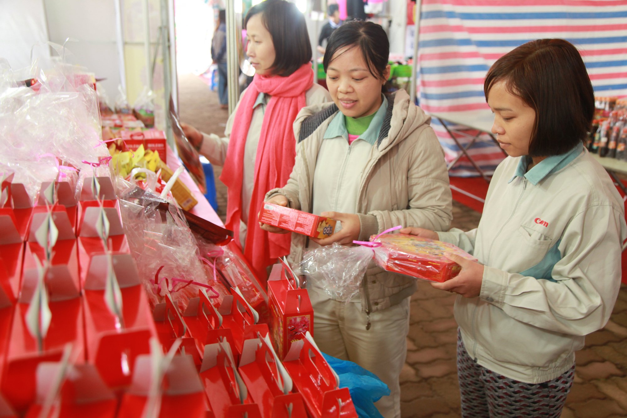 Hà Nội: Tiền lương tăng, thưởng Tết giảm