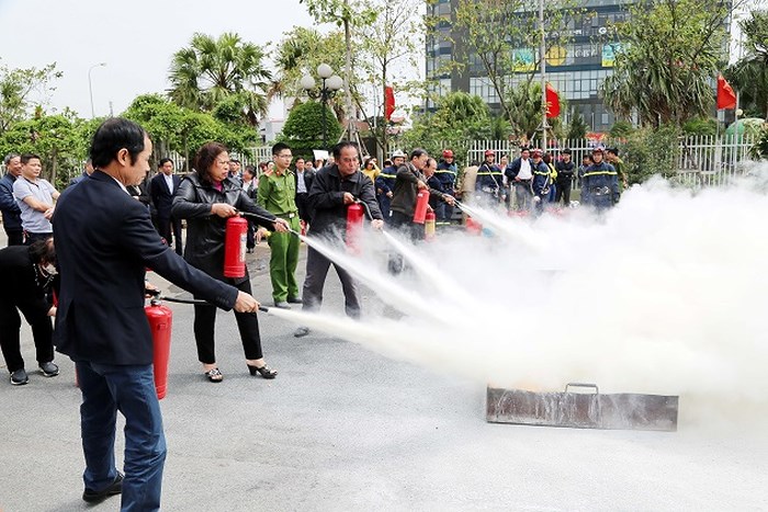 To focus on amending and perfecting policies and laws on fire safety in Vietnam