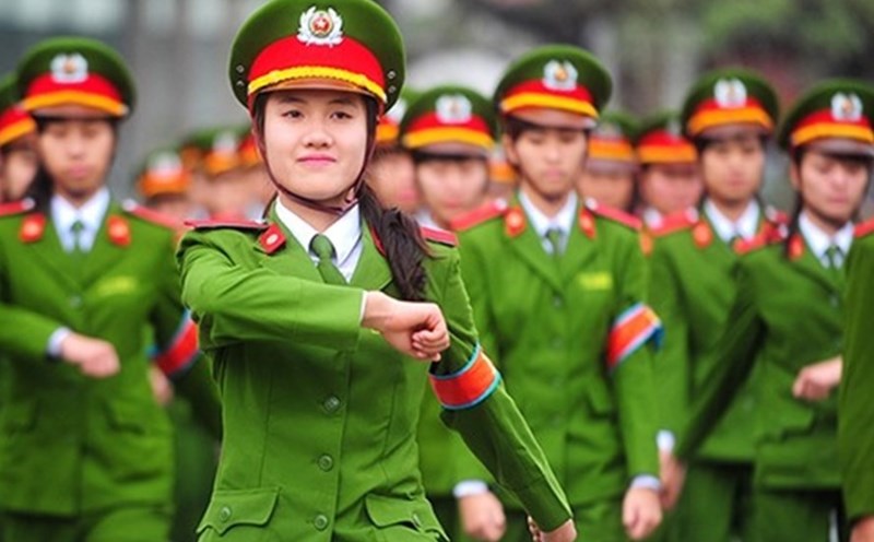 What information must be disclosed when enrolling in the People's Police in Vietnam?
