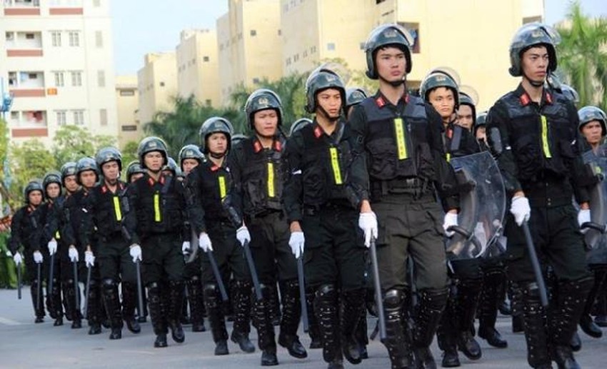 Obligations and responsibilities of mobile police officers and soldiers in Vietnam