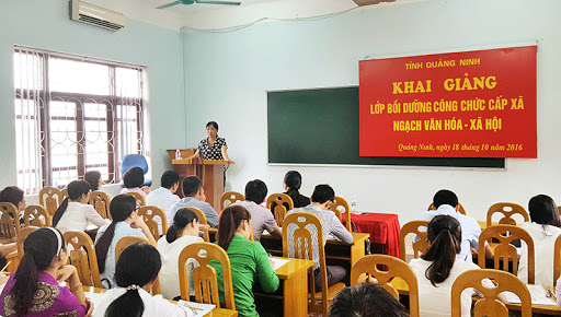 Regulations on teachers and learners of training and retraining schools in Vietnam