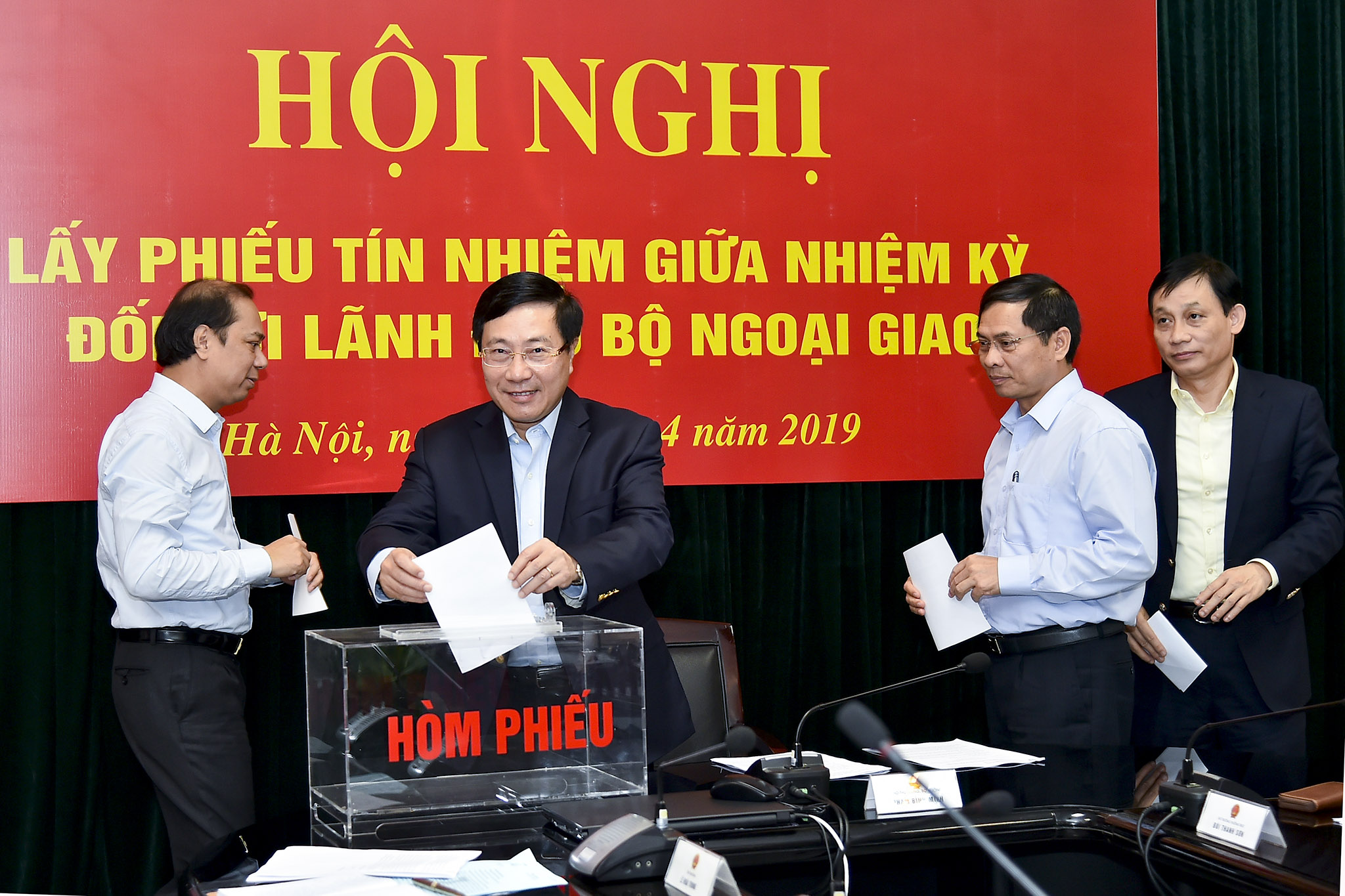 Vietnam: What is collection of vote of confidence? What is casting of votes of confidence?