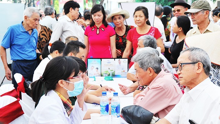 Research on settling social and retirement benefits for people aged 75 - 80 years old in Vietnam