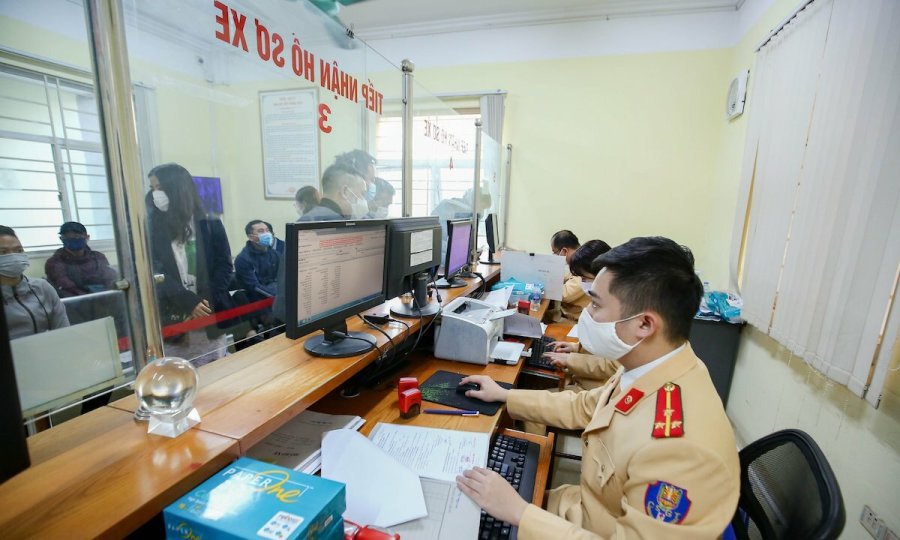 From August 15, 2023, if you fail to abide by a decision to impose administrative penalties, you will not be able to register your vehicle in Vietnam 
