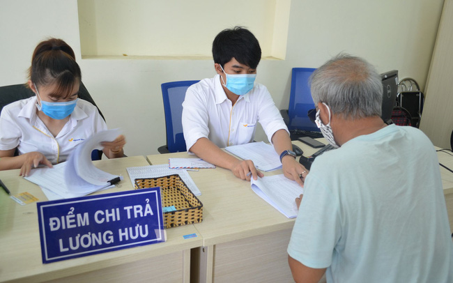 To reduce the minimum period of social insurance payment to enjoy pension to 15 years in Vietnam