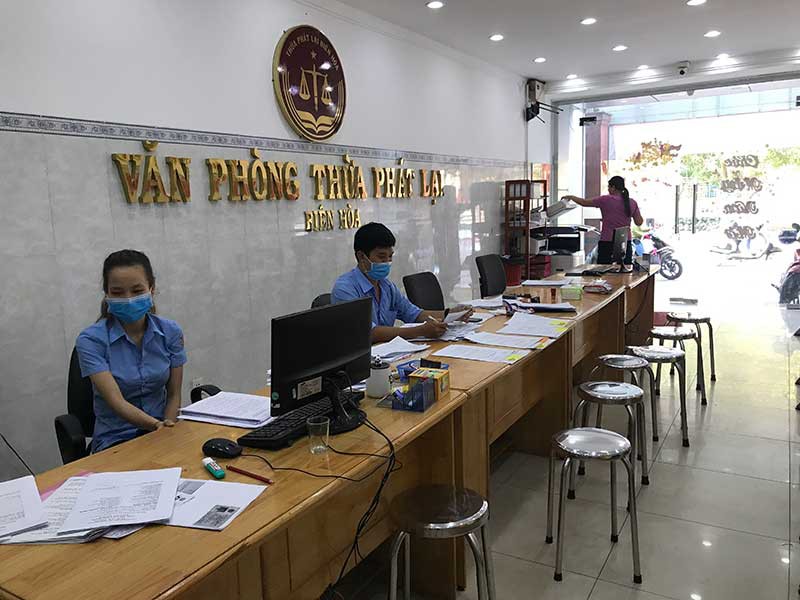 Who is exempt from bailiff training in Vietnam?