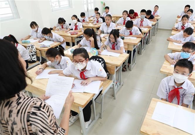 To strengthen conditions to ensure the quality of secondary education in Vietnam