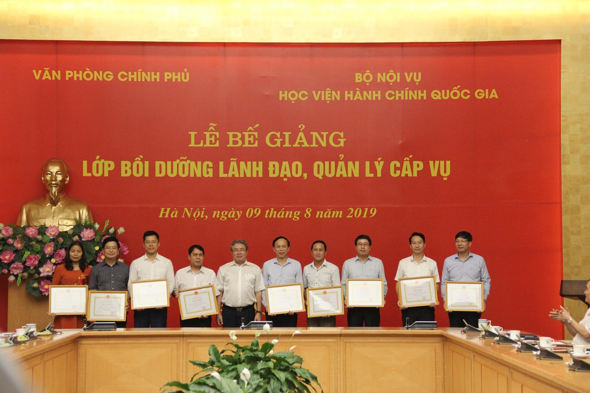 Standards for lecturers in training and retraining institutions for cadres, civil servants, and public employees in Vietnam