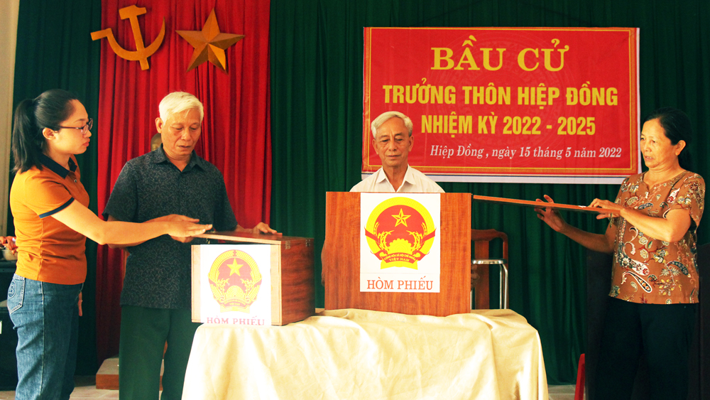 When will the village head and residential group leader be decided to resign in Vietnam?