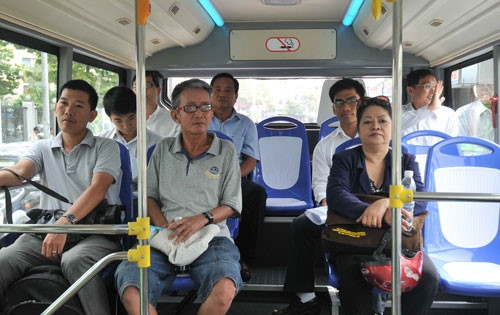 Regulations on support for the elderly in mass transit in Vietnam