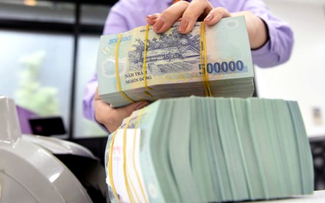 What main contents must a debt purchase and sale contract in Vietnam include? 