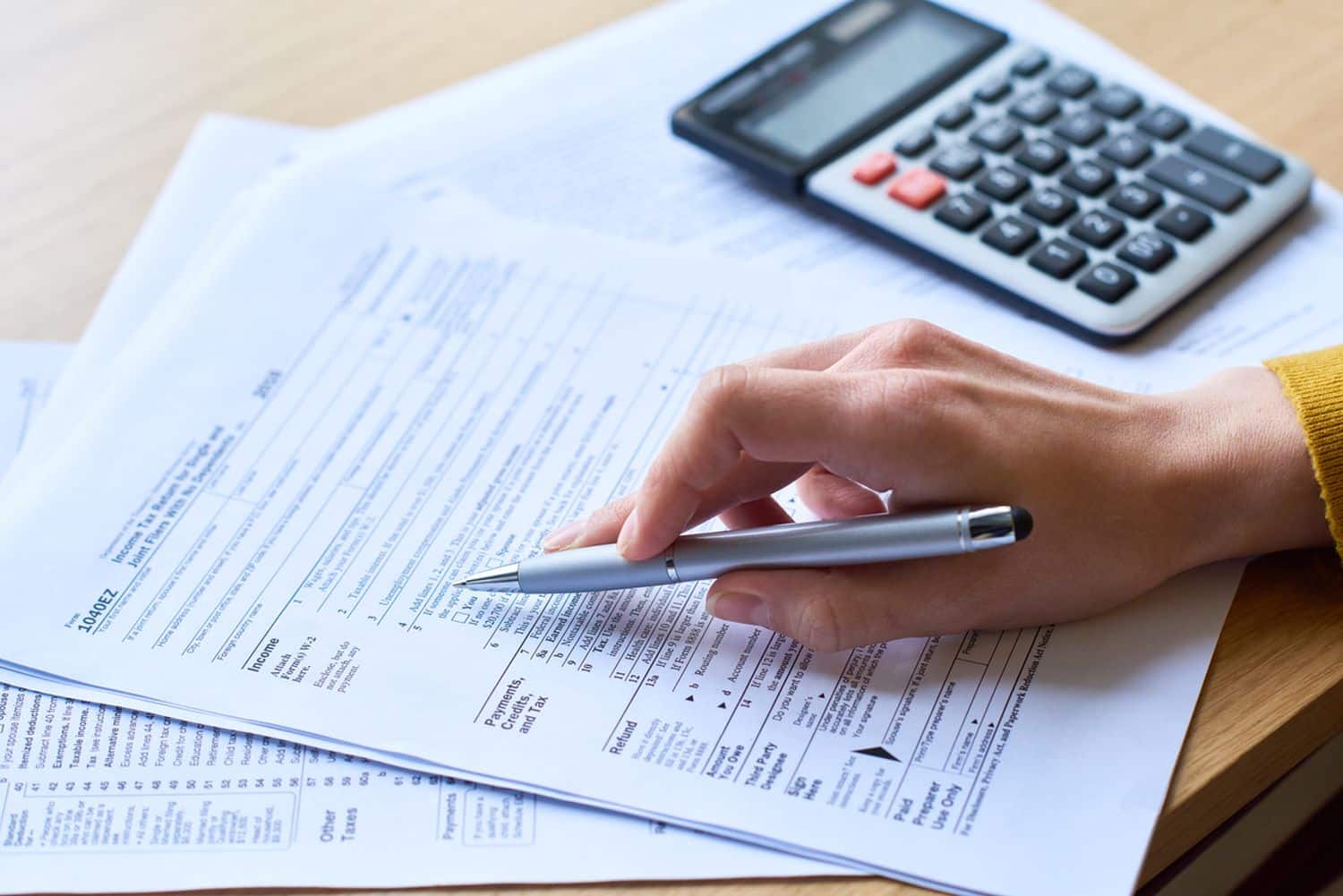 What documents are included in a personal income tax reduction application in Vietnam?