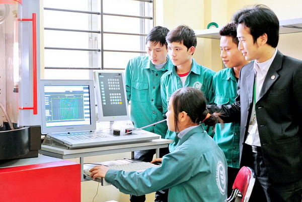 Training program for officials specializing in vocational education in Vietnam