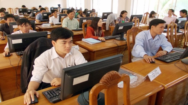 Do civil servants sent to undergo training have to compensate for the training costs when they voluntarily drop out of school in Vietnam?