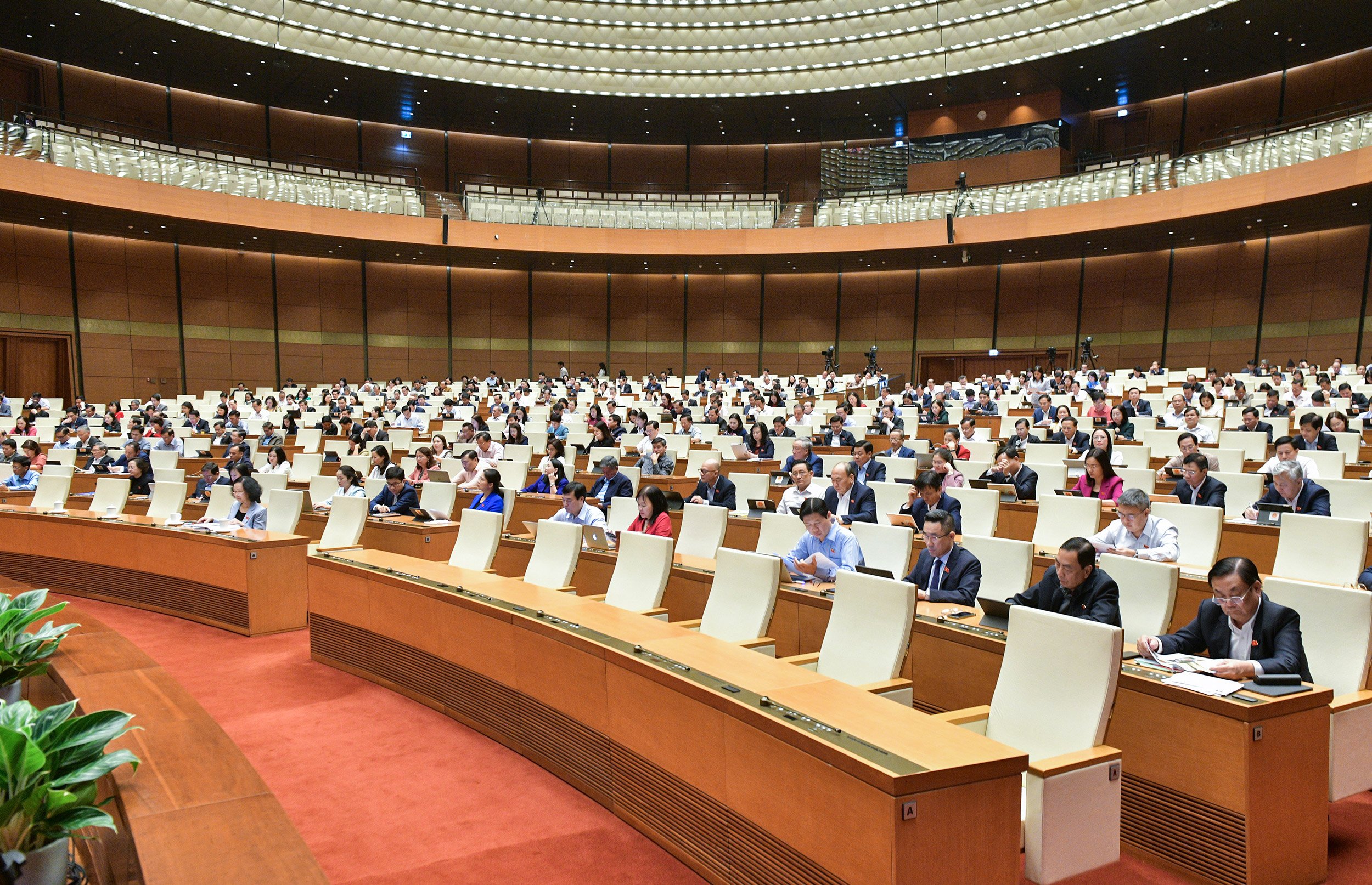Các đại biểu tham dự phiên họp ngày 20/11/2023