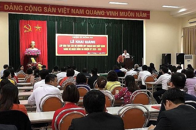 Kinh phí đào tạo, bồi dưỡng cán bộ, công chức, viên chức | Báo Pháp luật  Việt Nam điện tử