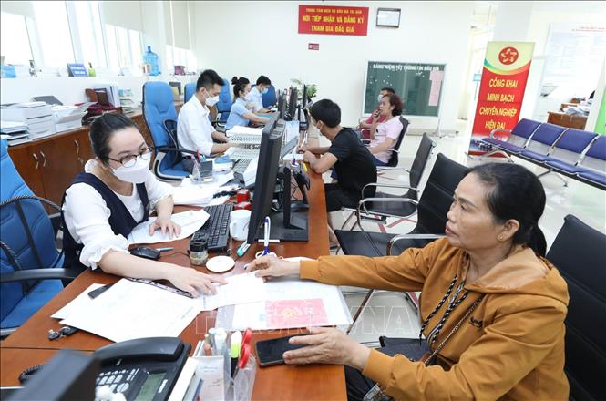 It is not required to present the household registration book when completing administrative procedures in the social insurance sector in Vietnam
