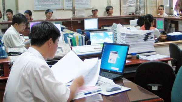 The Ministry of Home Affairs's guidelines for regulations on promotion of civil servant professional titles in Vietnam