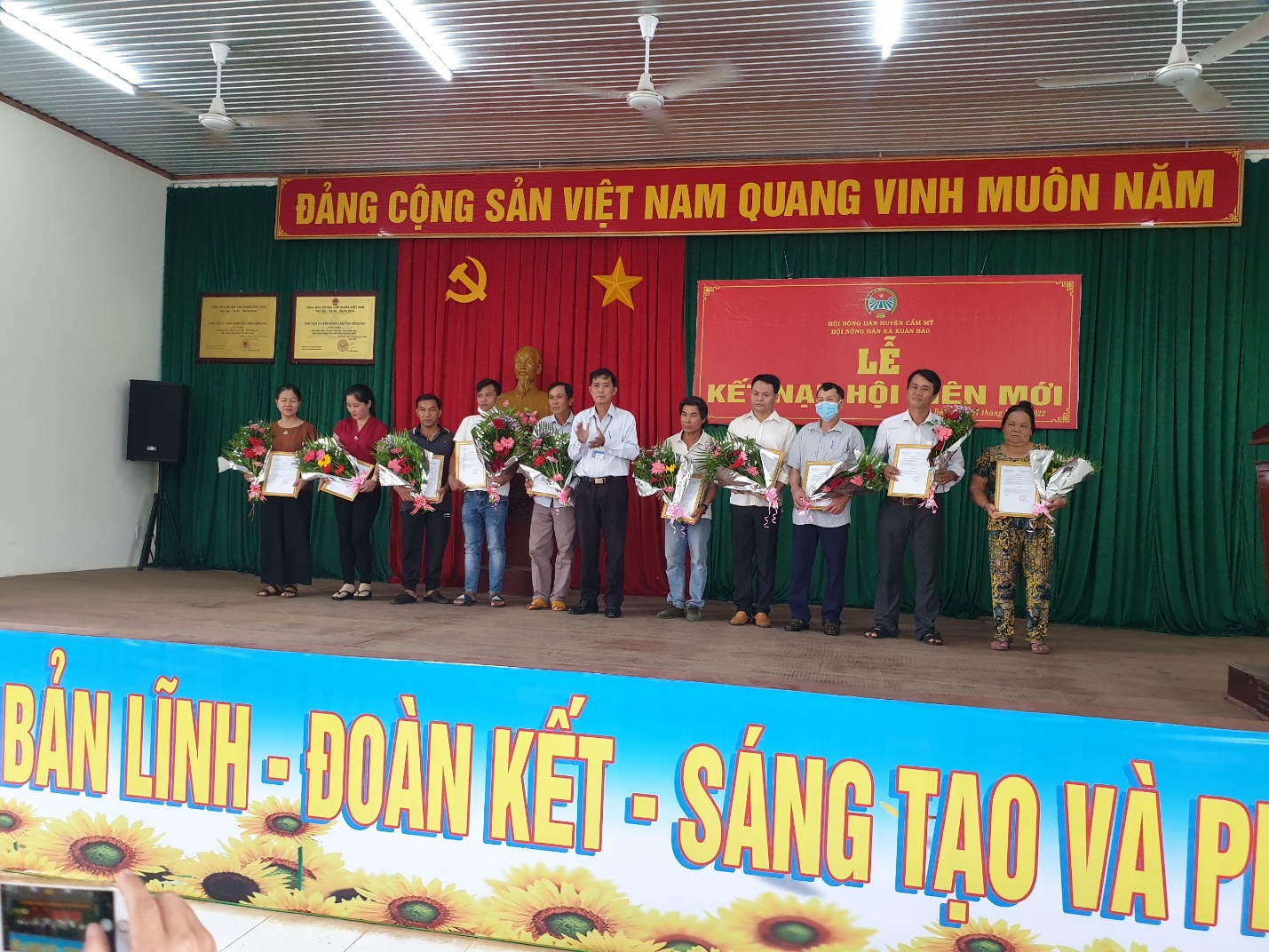 Every year, to strive to enroll 200,000 or more new farmer members in Vietnam