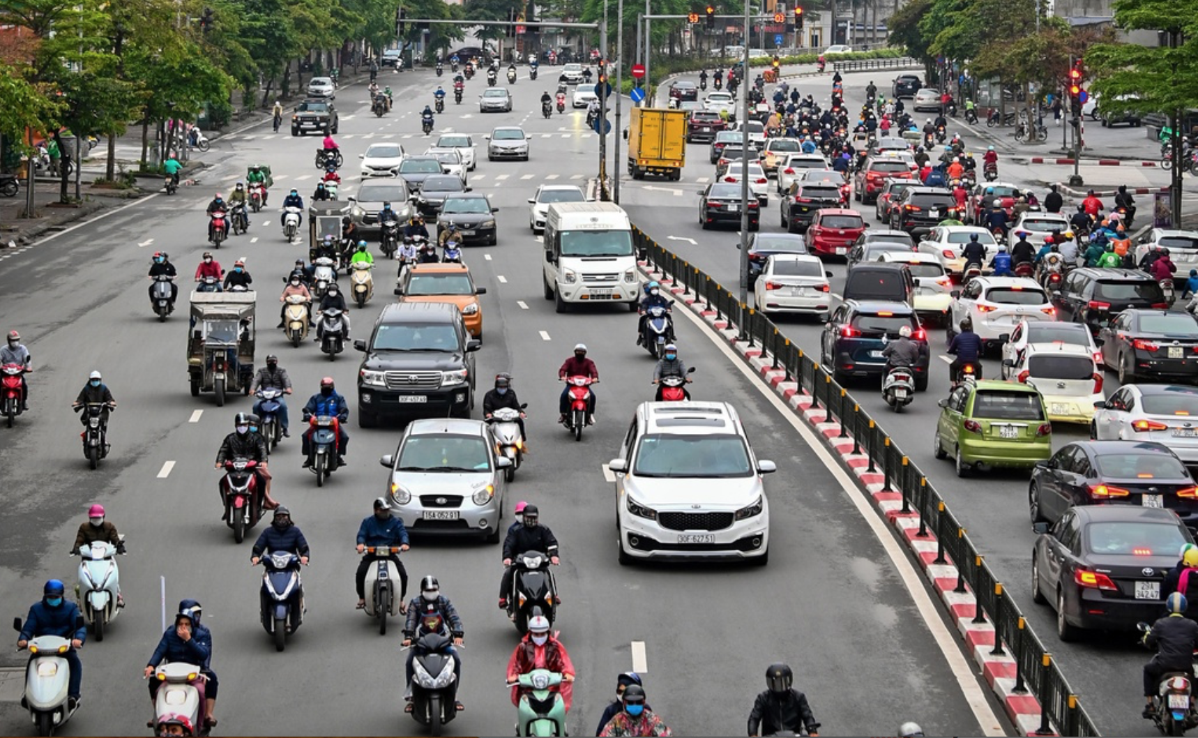 Procedures for reissuing and renewing traffic safety investigator's certificates in Vietnam