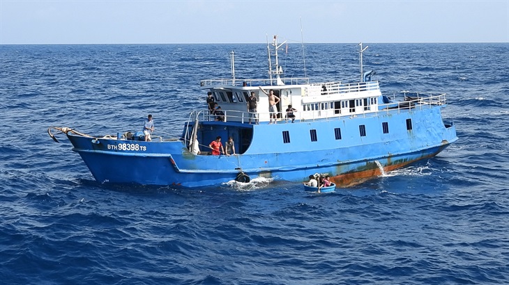 Right of hot pursuit regarding of foreign vessels in Vietnam