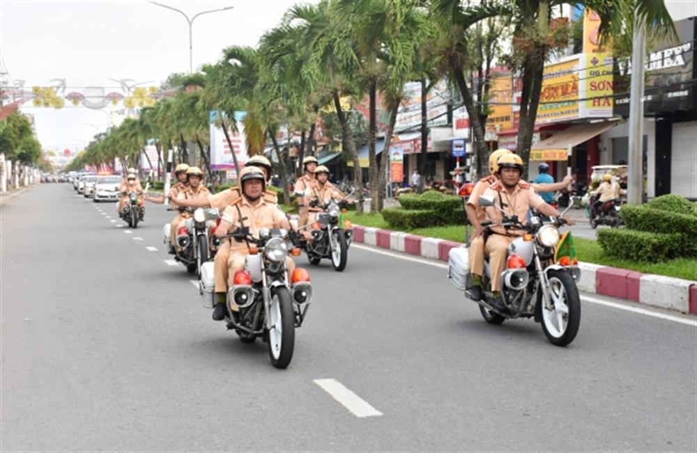 Strengthening patrol and strict handling of violations of order and road traffic safety during the holidays of April 30th and May 1st, 2024 in Vietnam 