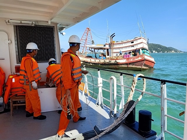 What are the work and rest hours of a seafarer in Vietnam?