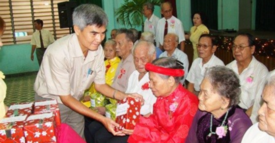 Regulations on the elderly's longevity congratulations and celebrations in Vietnam