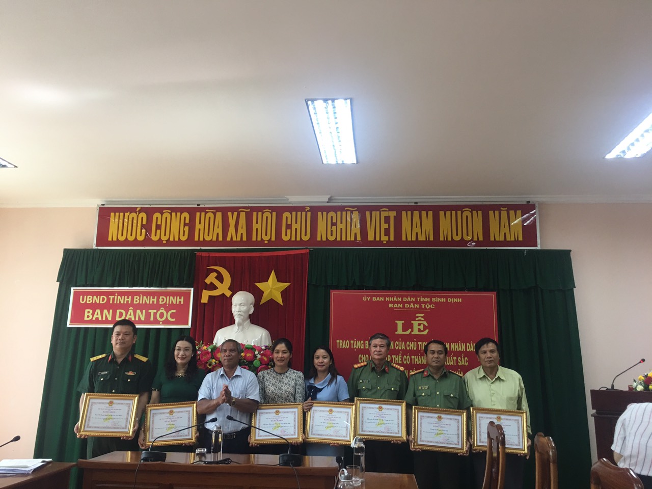 Commendation  Standards  for  Certificates  of  Merit  by  Heads  of  Agencies,  Units,  and  Localities  in  Ho  Chi  Minh  City